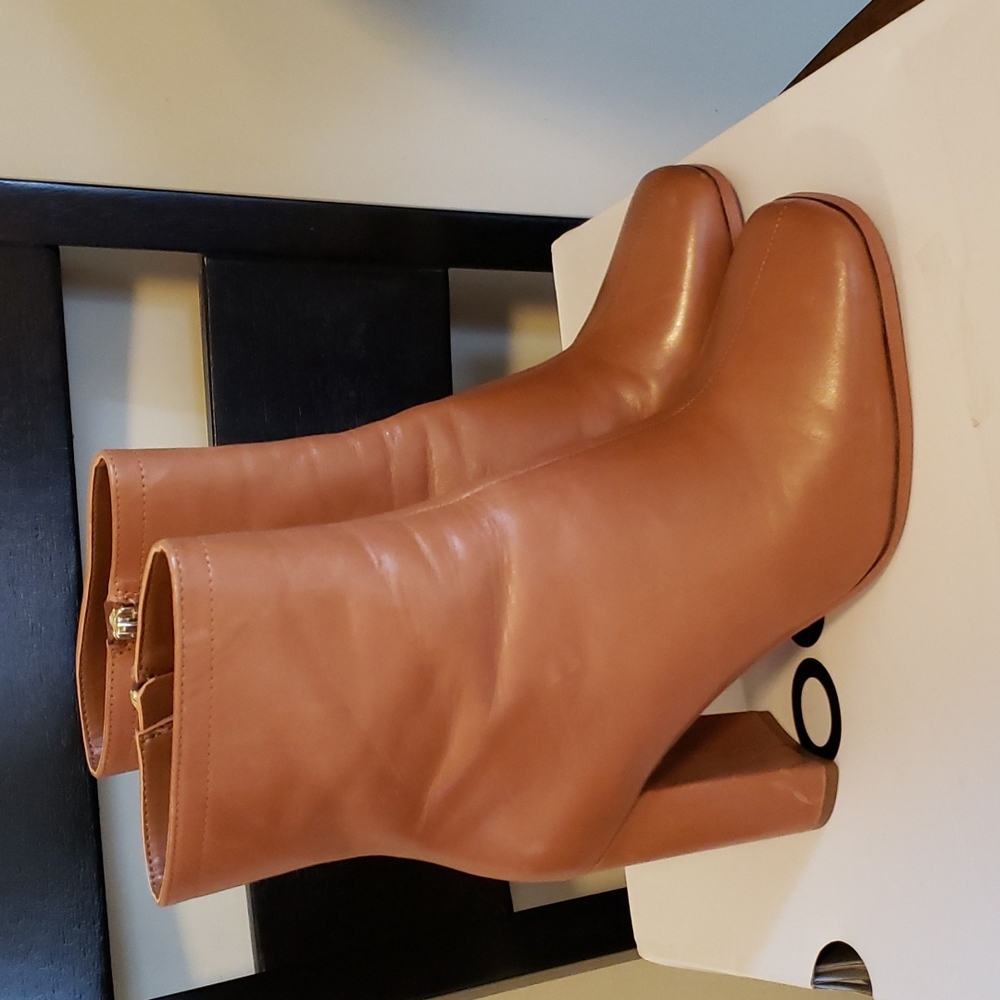 (91) Aldo Women's Brown Square Toe Boots Size 7 (EUC)